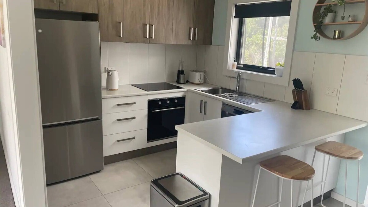 Riverside House | Little White House on Ecclestone close to city centre and Tamar Valley Wineries!