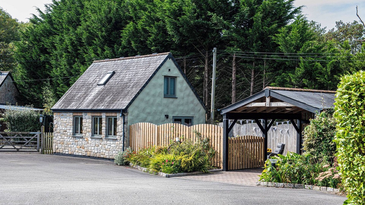St. Columb Major Cottage | LITTLE WILLOW, romantic, with a garden in St Columb Major