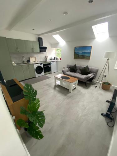 Grange Moor House | Little Windy Ridge