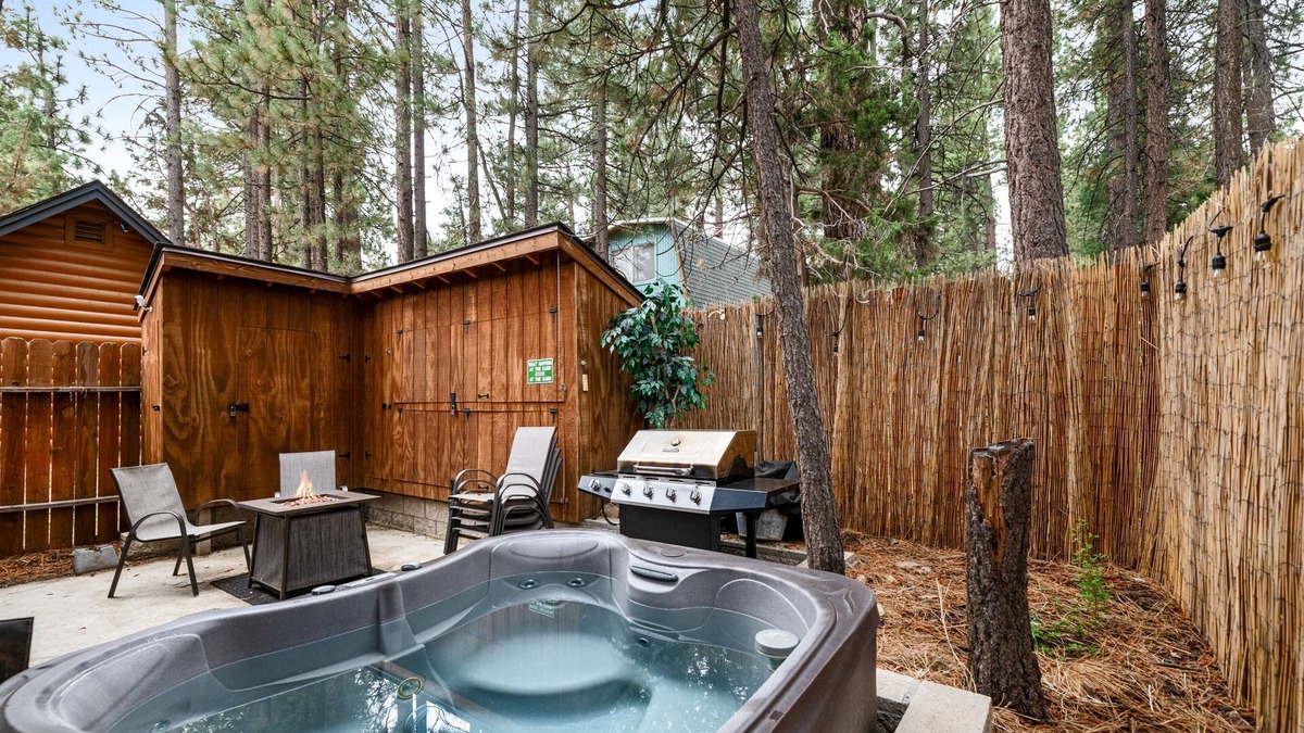 Big Bear Cabin | Littlefoot Cabin - Tranquility awaits at this cozy home with Hot Tub!