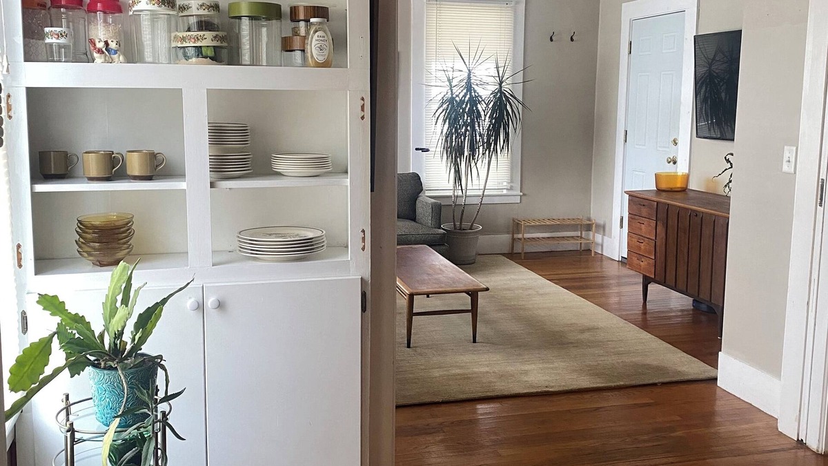 Littleton Apartment | Littleton center vintage themed 1 bed 1 bath. Walk to center.