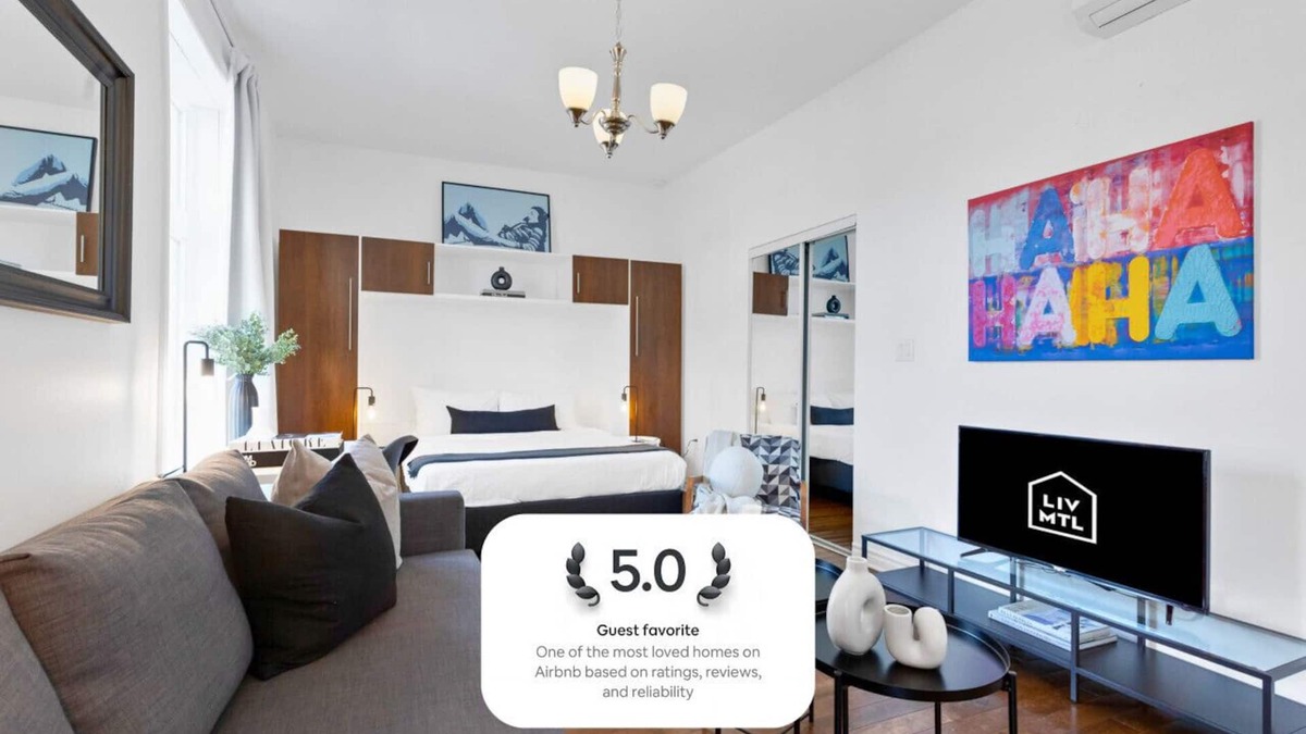 Plateau Mont Royal Apartment | LiV MTL 201 Studio Deluxe Suite + Rooftop Patio