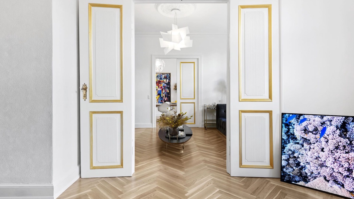 Copenhagen City Centre Apartment | Live in a 5 star apartment on the famous main shopping street ”Strøget”