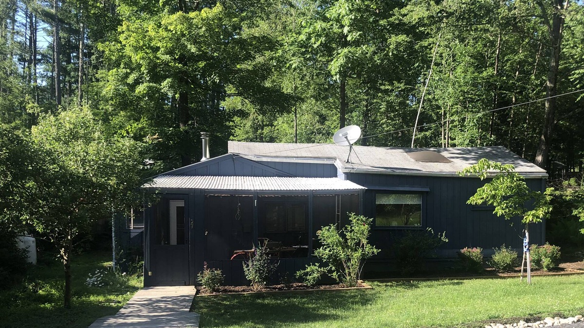 Woodstock House | LIVE IN NATURE - WALK TO TOWN- CHILDREN LOVE US- SIT BY THE CAMP FIRE
