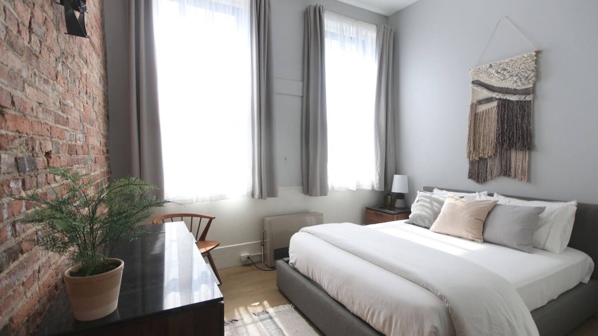 Old Port Condo | LIVE LIKE A LOCAL/HIP & HISTORIC OLD PORT CHARM