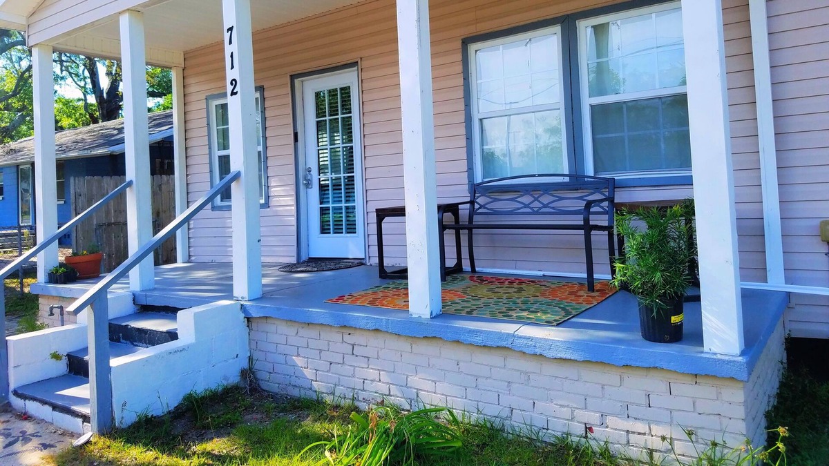 South Pensacola House | Live Like a Local in the Garden District