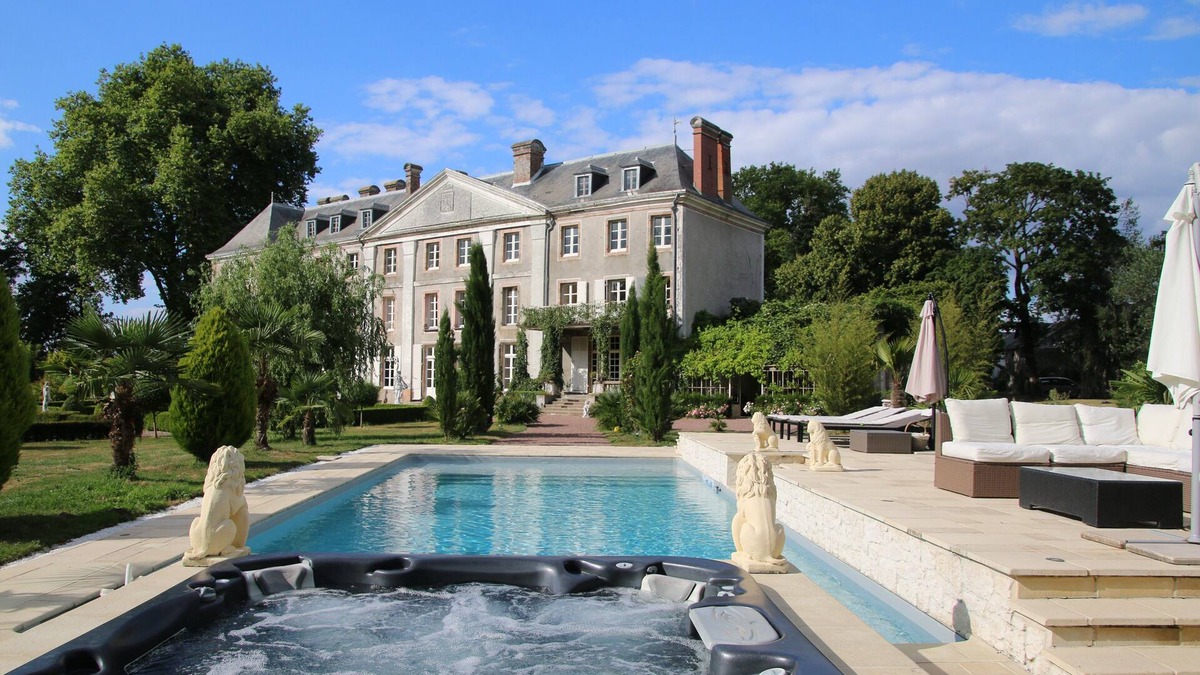 Vezins House | LIVE LIKE ROYALTY IN A RESTORED 18TH CENTURY CHATEAU IN THE HEART OF THE LOIRE