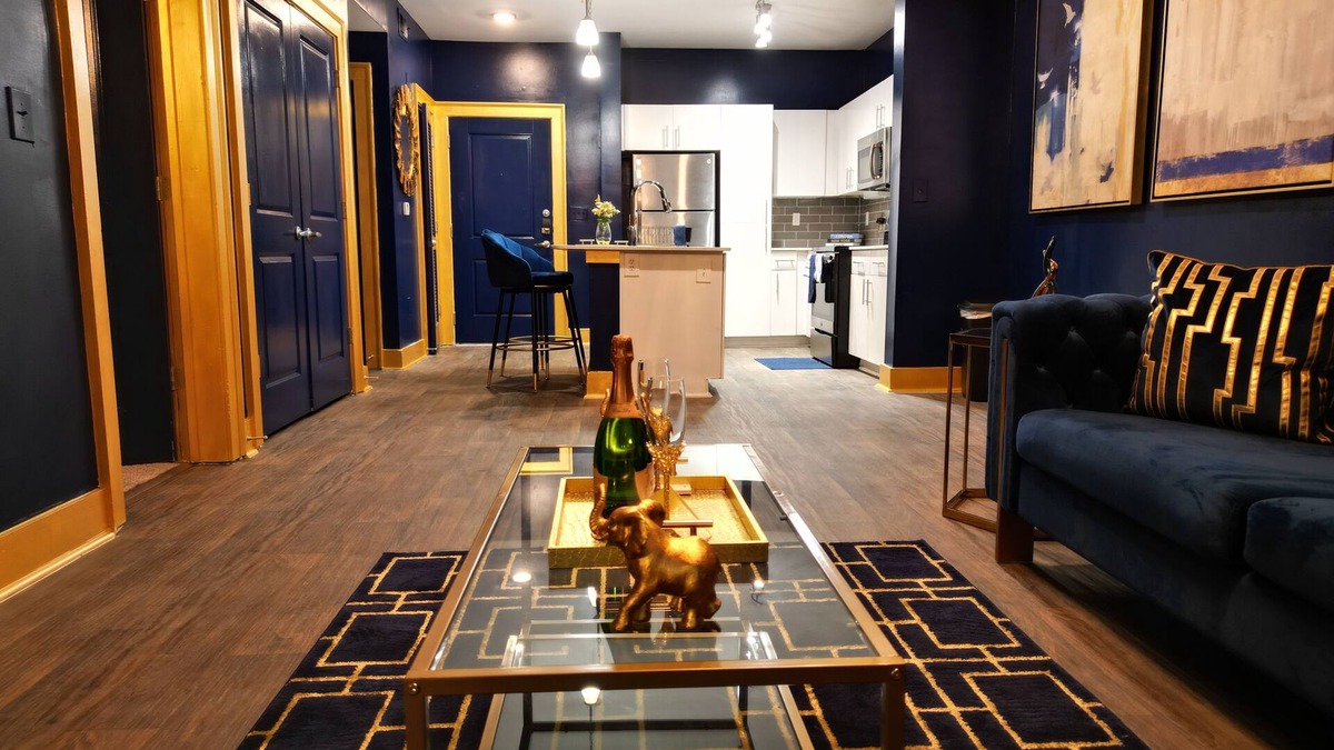 Morningside-Lenox Park Apartment | Live Like ROYALTY in Buckhead This unique place has a style all of its own.