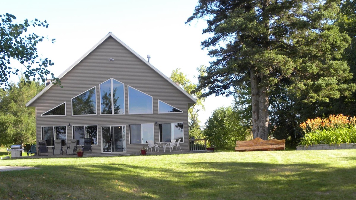 Shamrock Cabin | Live, Love, Laugh At The Lake