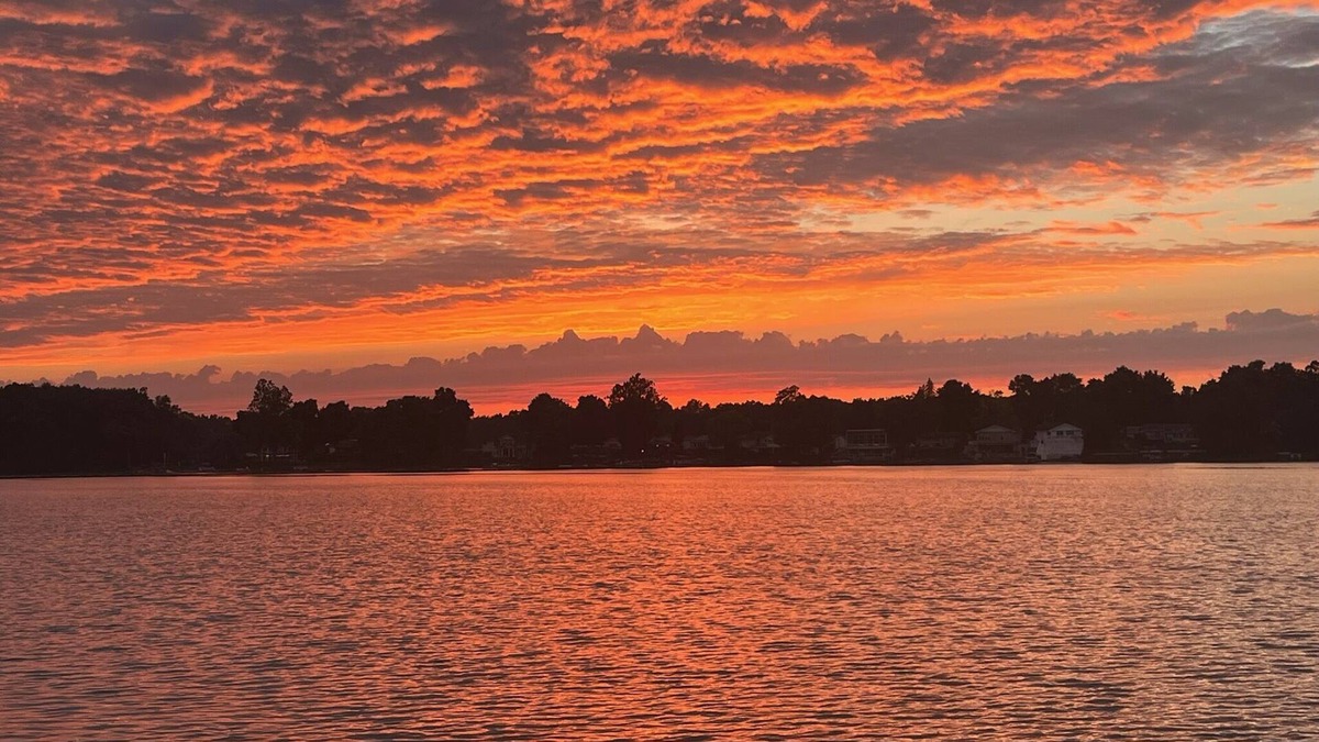 Howe Cottage | Live & Love Life on the Lake at Sunset Cottage!