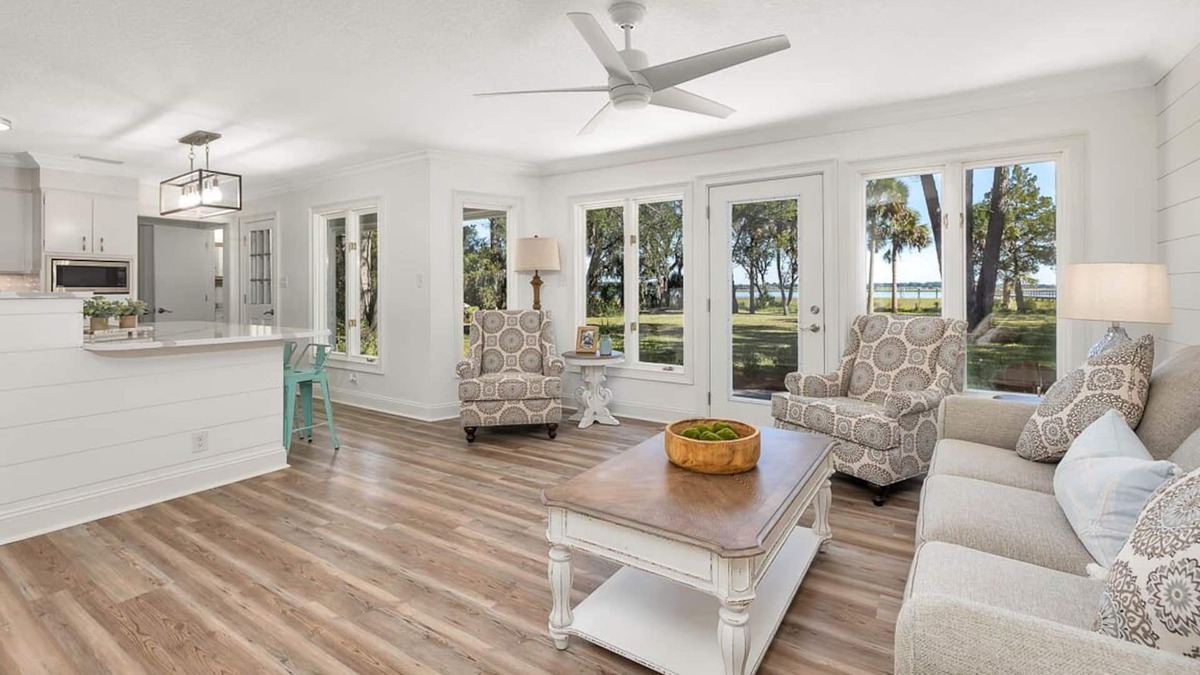 Brunswick House | Live Oak Cottage - Riverfront Getaway with Dock Access