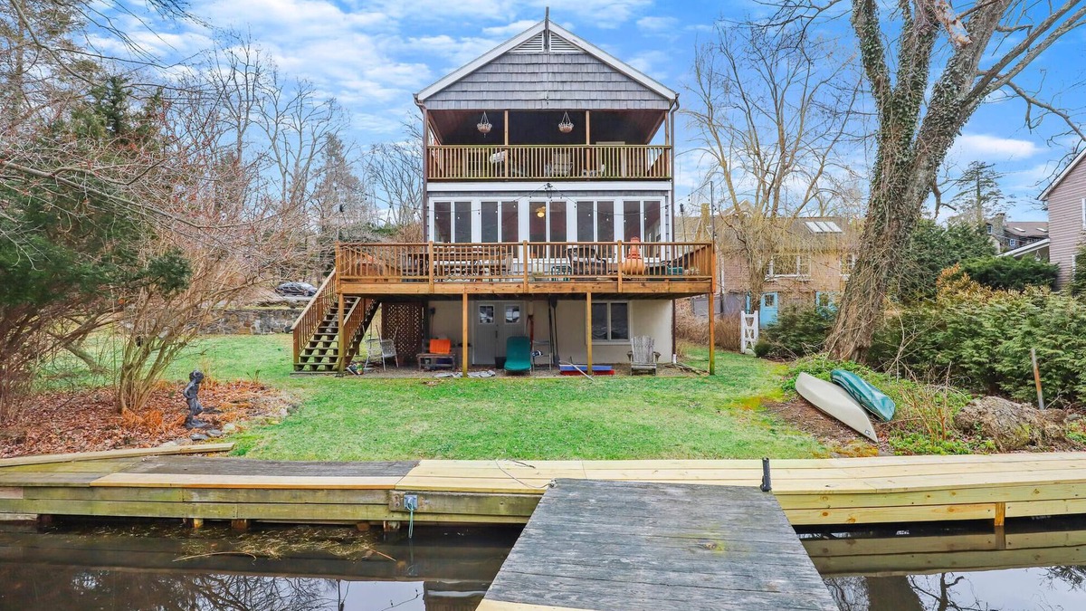 South Salem House | LIVE ON A BEAUTIFUL LAKE one hour from New York City NEW LISTING!