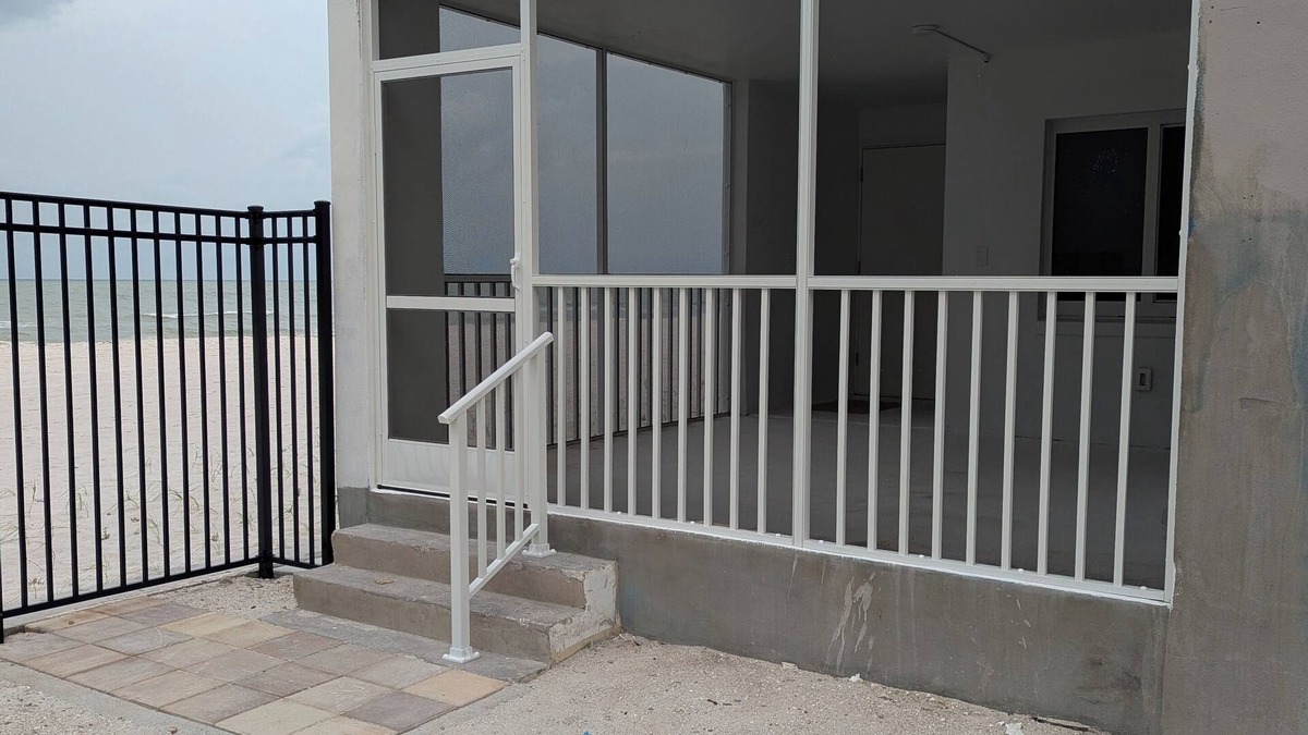 Moorings House | Live right on the sand!