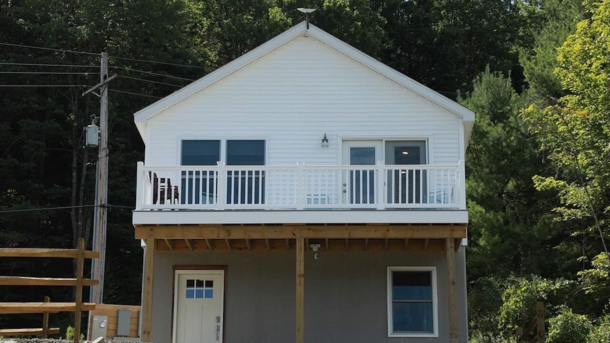 Millerton Villa | Live the Lake Life In A Brand-New House