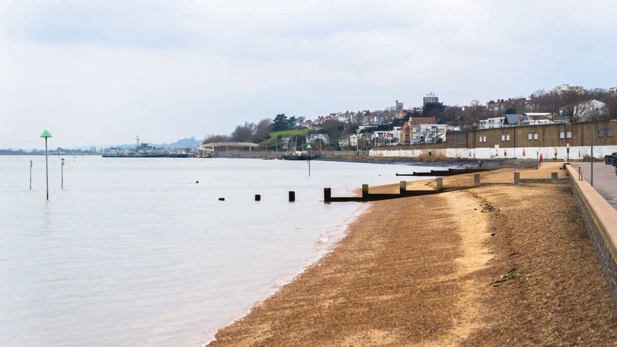 Westcliff-on-Sea Apartment | Livestay Luxury 2Bed Flat in Southend-on-Sea 5