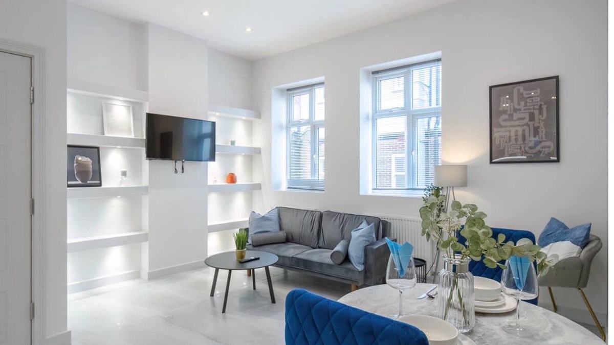 Didcot Apartment | LiveStay - Modern Apartment in Didcot*3