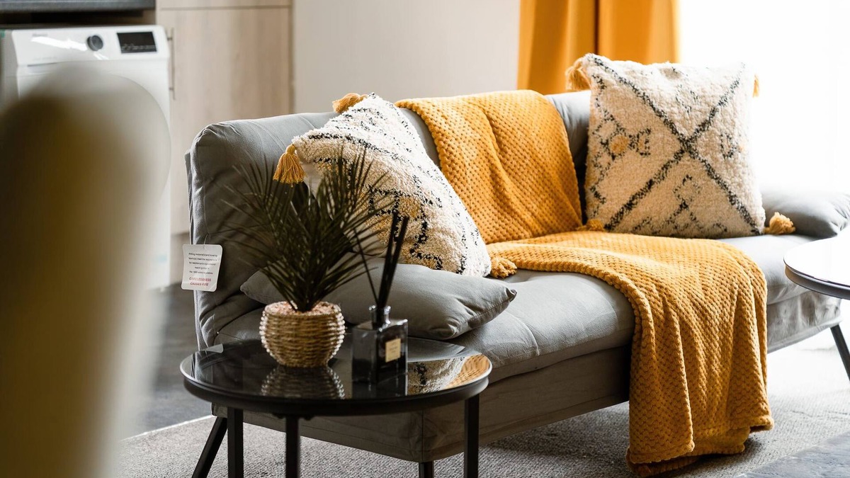 George Green Apartment | Livestay Modern One Bed Apartment with Parking