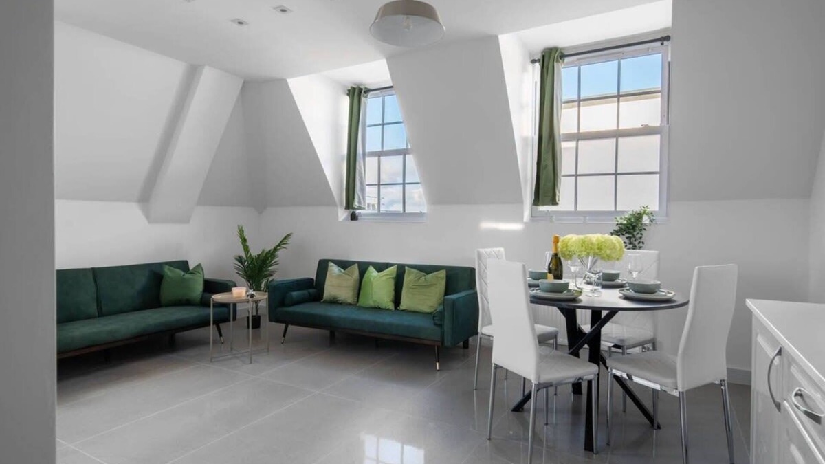 Didcot Apartment | LiveStay-Stylish 2Bed Apartment in Oxfordshire*1