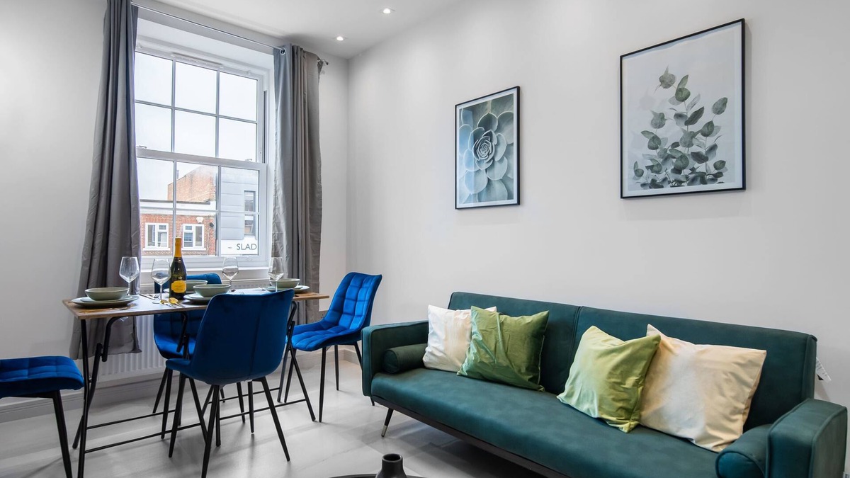 Didcot Apartment | LiveStay-Stylish 2Bed Apartment in Oxfordshire*2