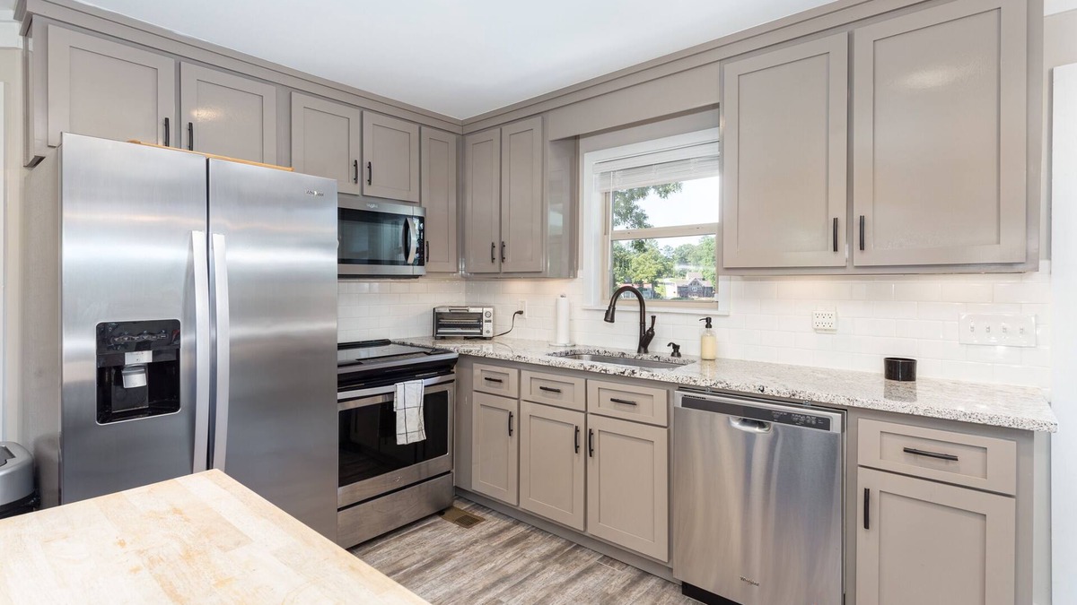 Talladega House | Livin' the Lake Life Rental