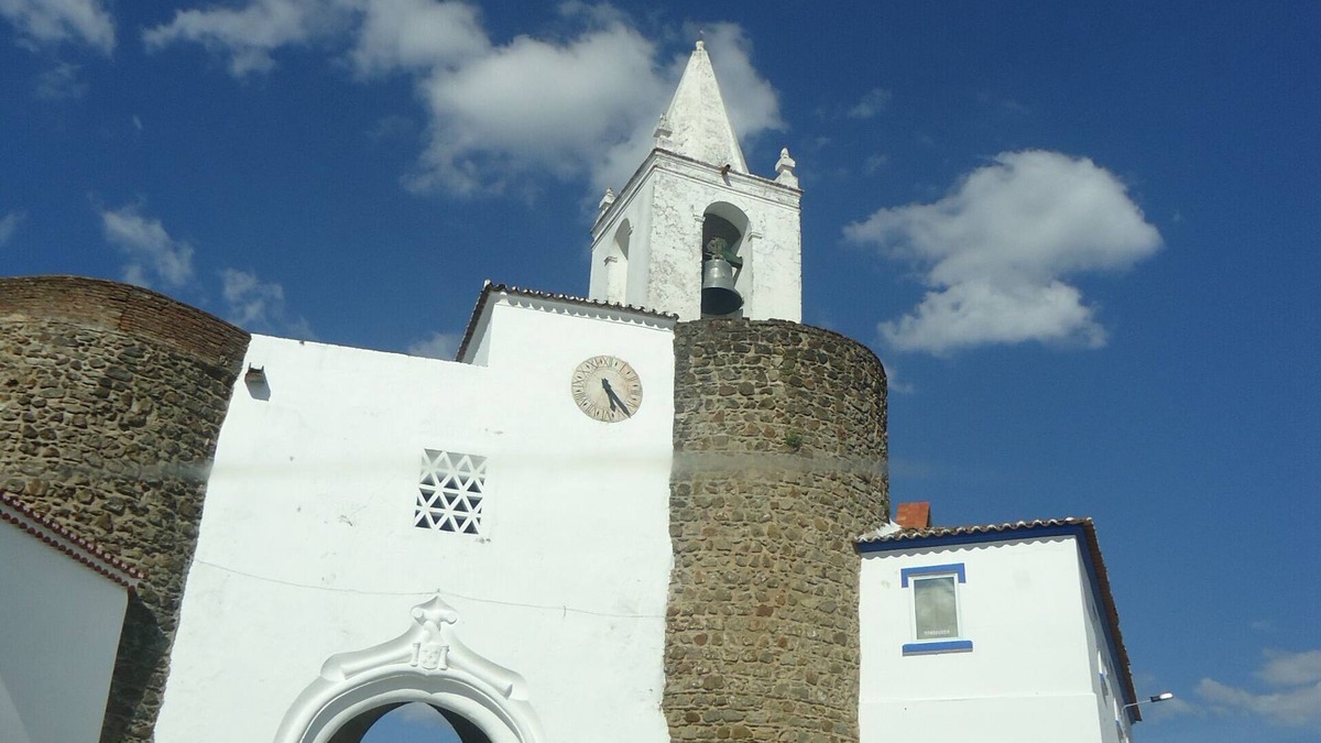 Redondo Villa | LIVING IN A MEDIEVAL CASTLE BY ÉVORA- LONG TERM RENTING