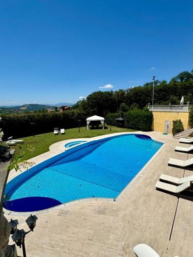 Sant'Angelo in Lizzola House | Living la Dolce Vita with pool
