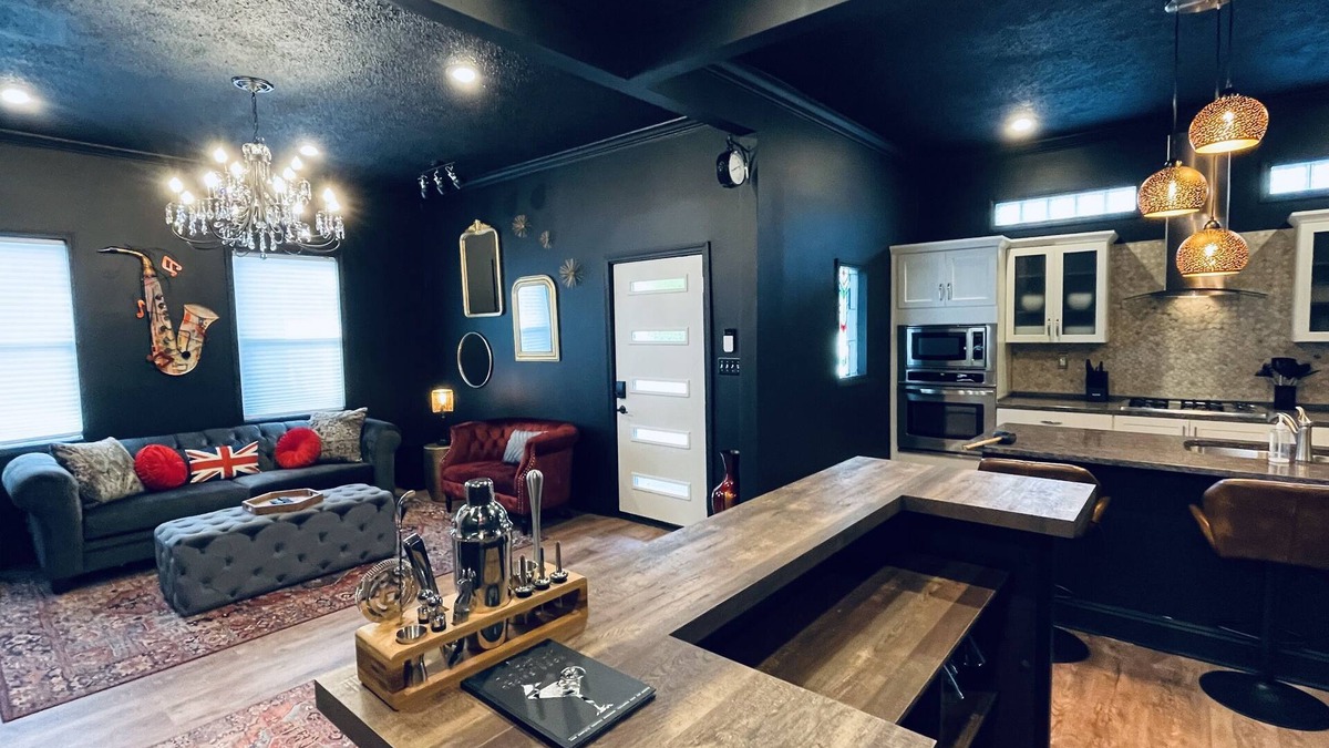 Fountain Square House | Living Like a Rockstar!