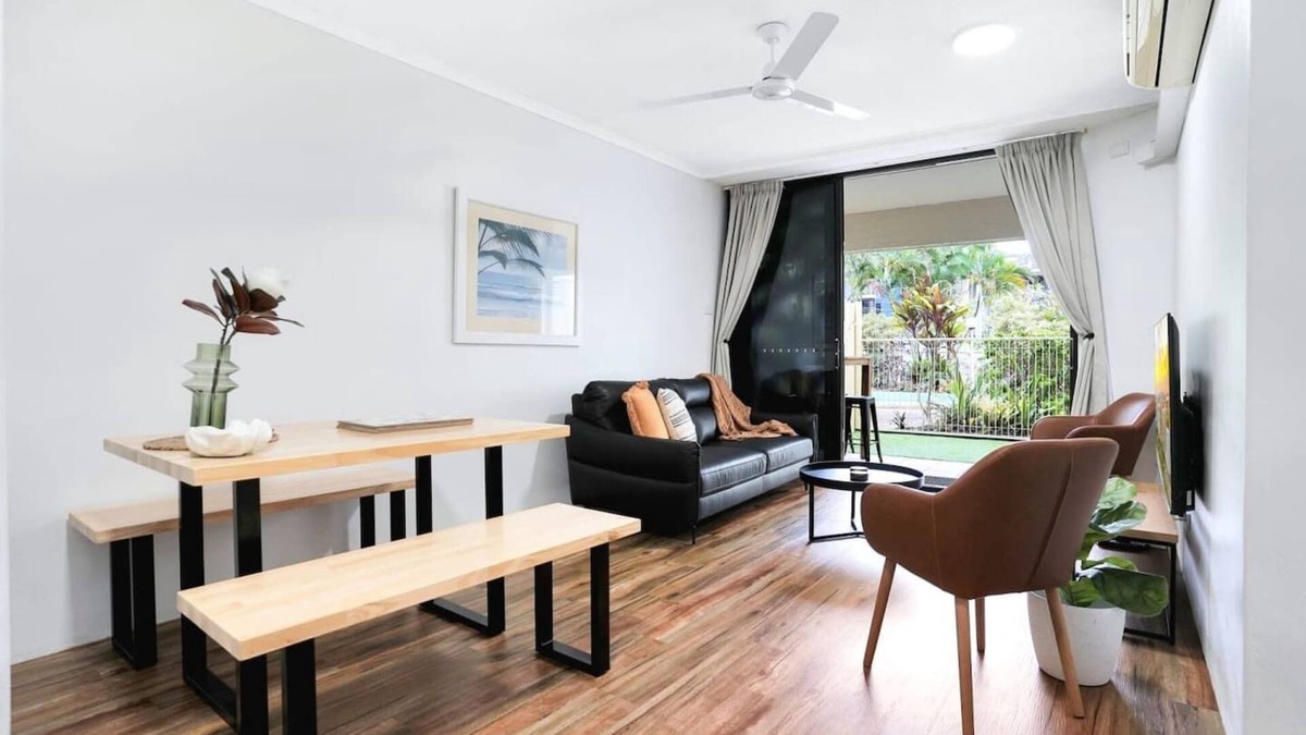 Cairns North Apartment | Living on Lake - Stylish Townhouse with Pool & Patio Near Esplanade