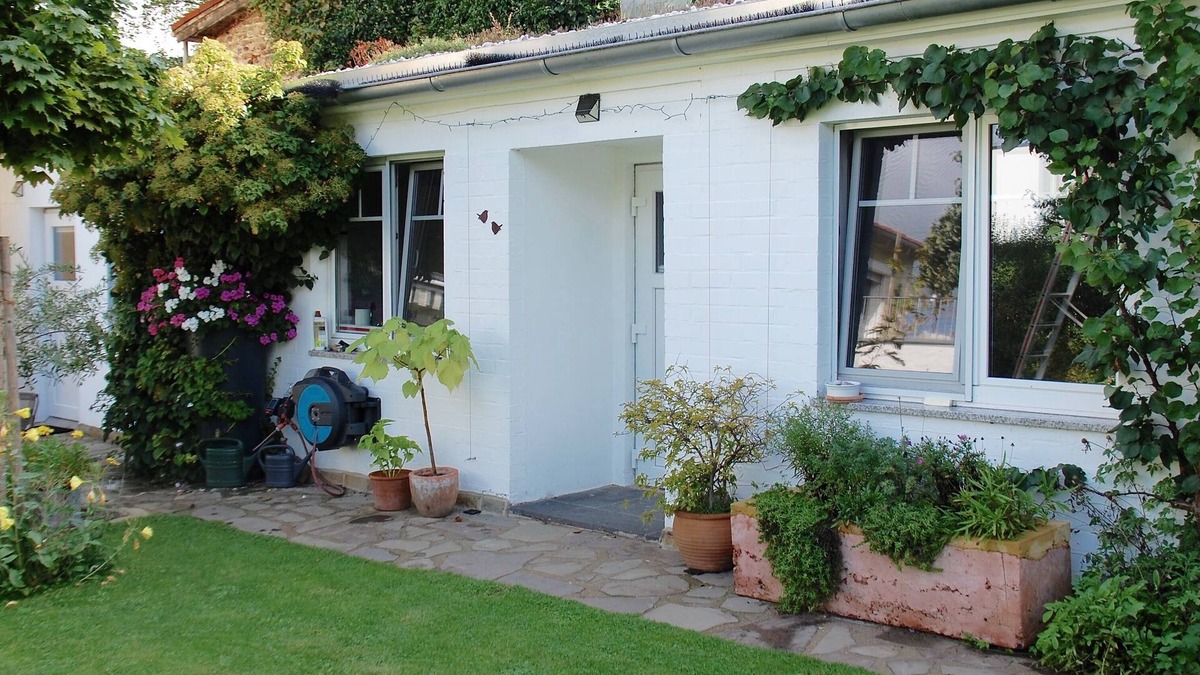 Ippendorf Apartment | Living on the roof of Bonn, only 10 minutes to the center