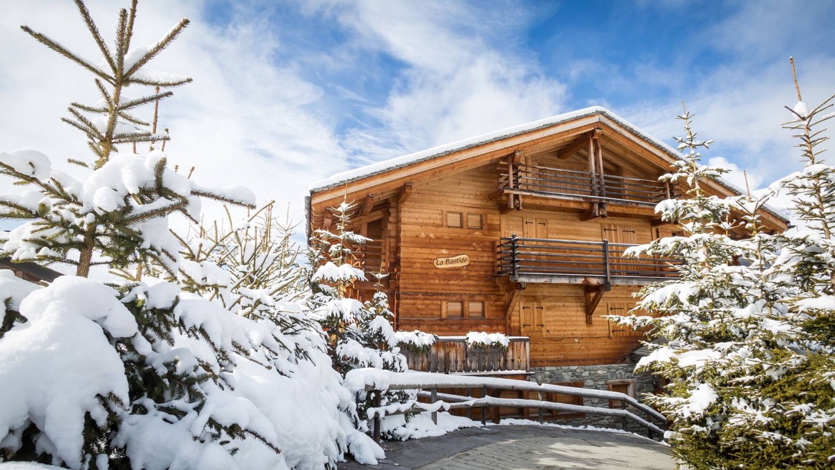 Verbier Apartment | Living room with Swedish fireplace, open kitchen with vitroceram, dishwasher, Nespresso machine and