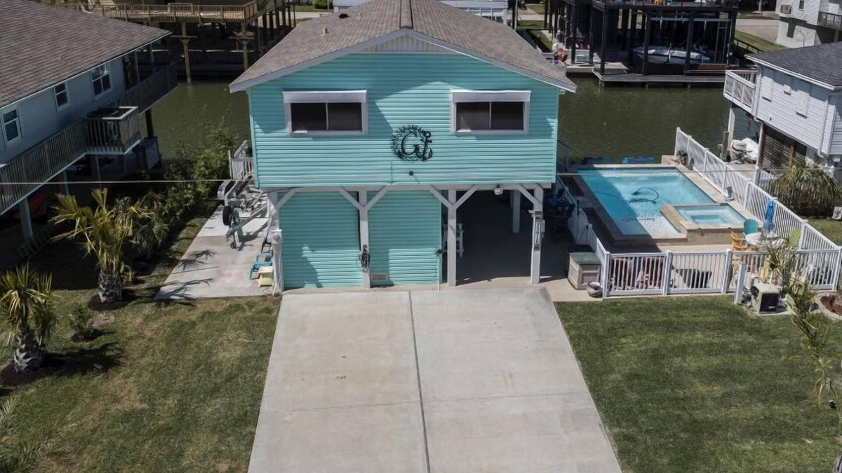 Terramar Beach House | "Living the Dream"- Canal Bay home with Pool! -2 night minimum stay. No Pets