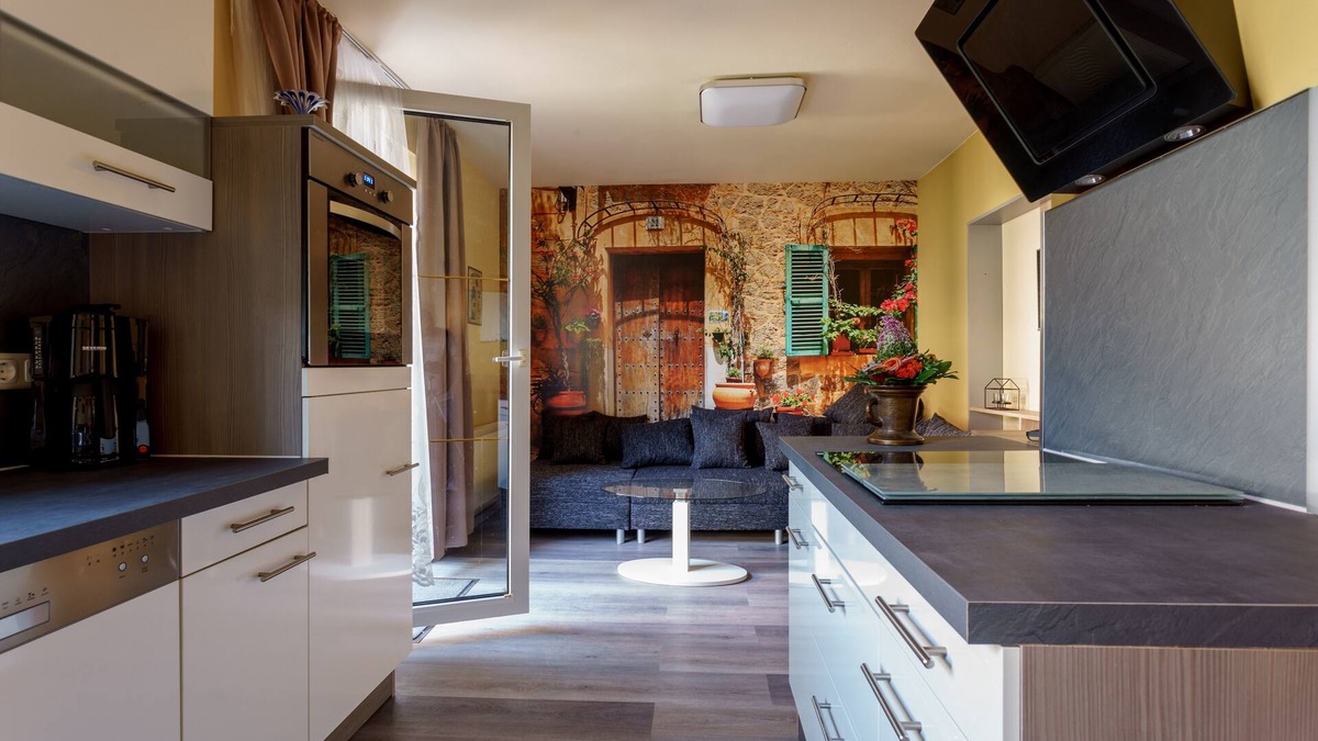 Arnstadt House | Living with friends. The way is the goal and the way leads to us.