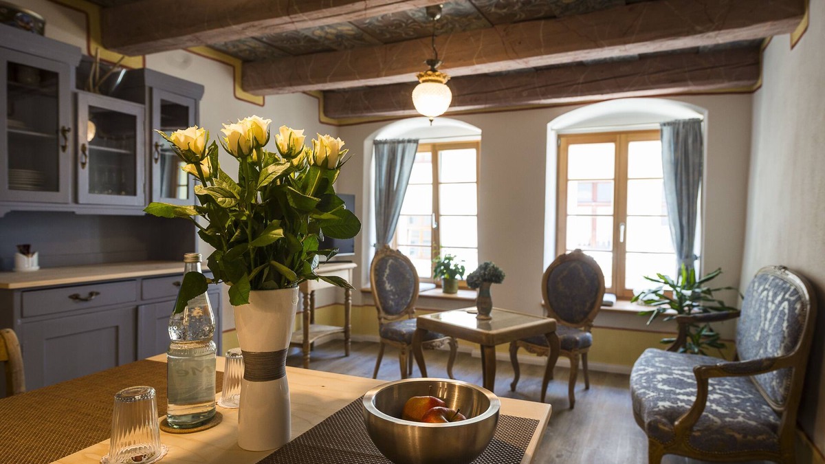 Nikolaivorstadt Apartment | Living with historical flair