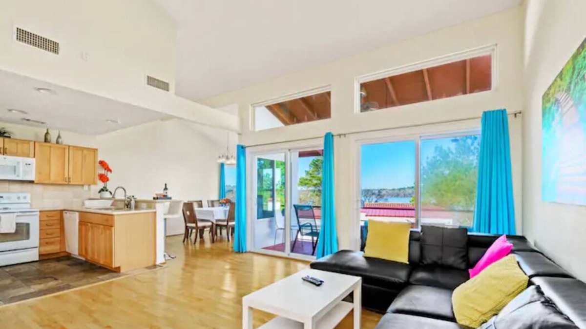Oakhurst Villa | Livingston lakeside villa