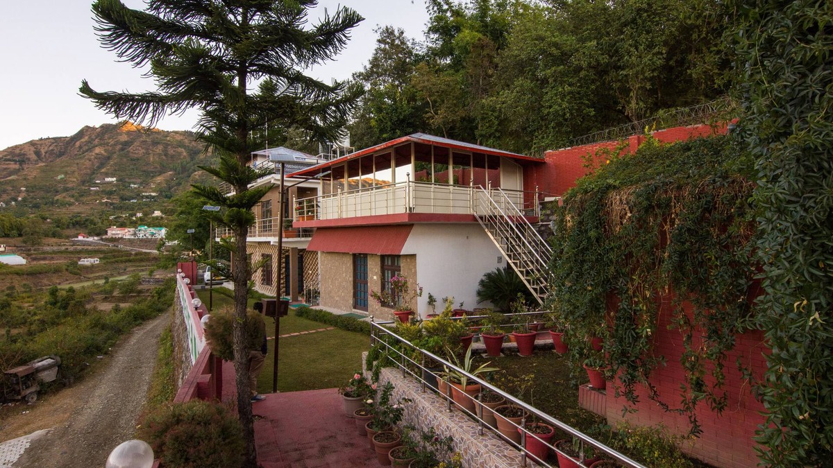 Naukuchiyatal Resort | LivingStone Lake View Resort Premium Room