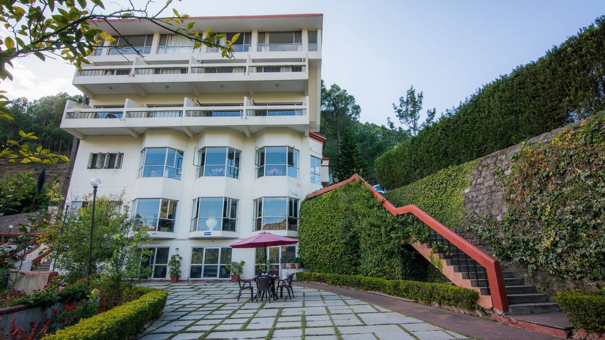 Kumarhatti House | Livingstone Misty Mountains resort Premium Room