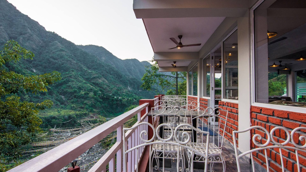 Bullawala Resort | LivingStone River side Hills resort family Room