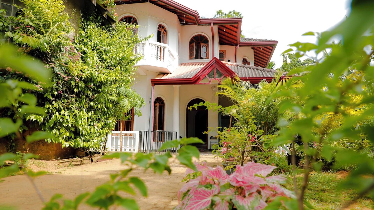 Udapalatha Villa | Liyara Villas is located near the Ambuluwawa mountain, a popular tourist spot.