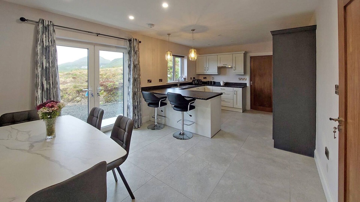 Teelin House | Lizzies Holiday Cottage