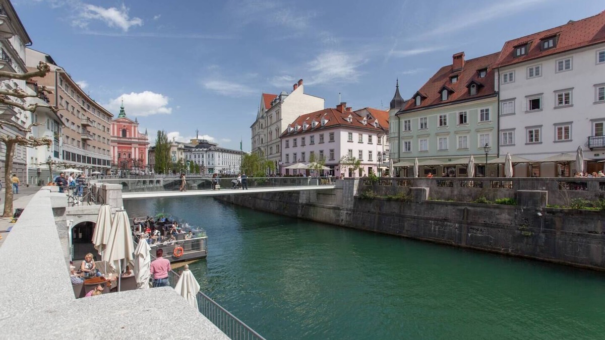 Ljubljana Old Town Apartment | Ljubljana Riverbank Apartment in City Centre!