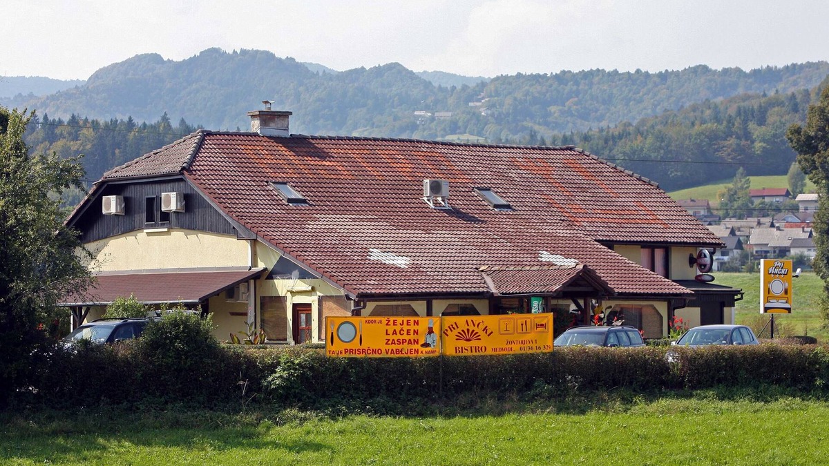 Medvode House | Ljubljana subrbs-Private Quad family room***, free parking, free wlan