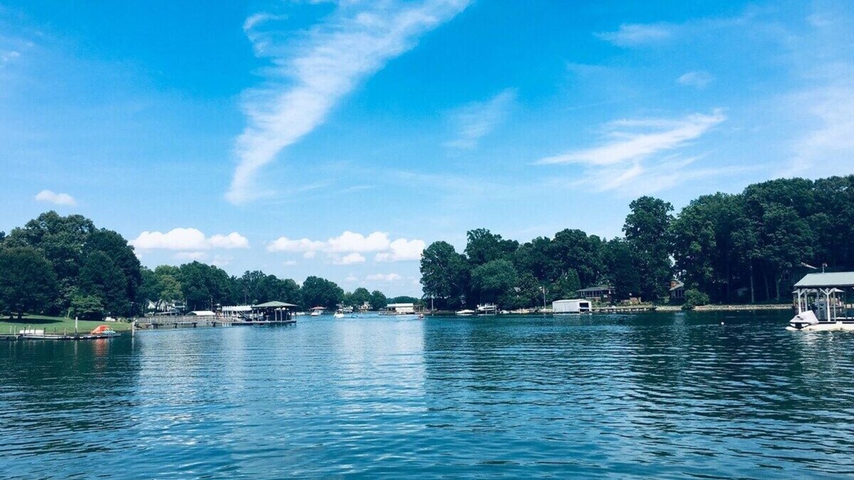 Westport House | LKN, Kayaks, Views, Golf Club, Hot Tub, 3 Suites, Fire Pit, Pets,5 BR, Boat Opts