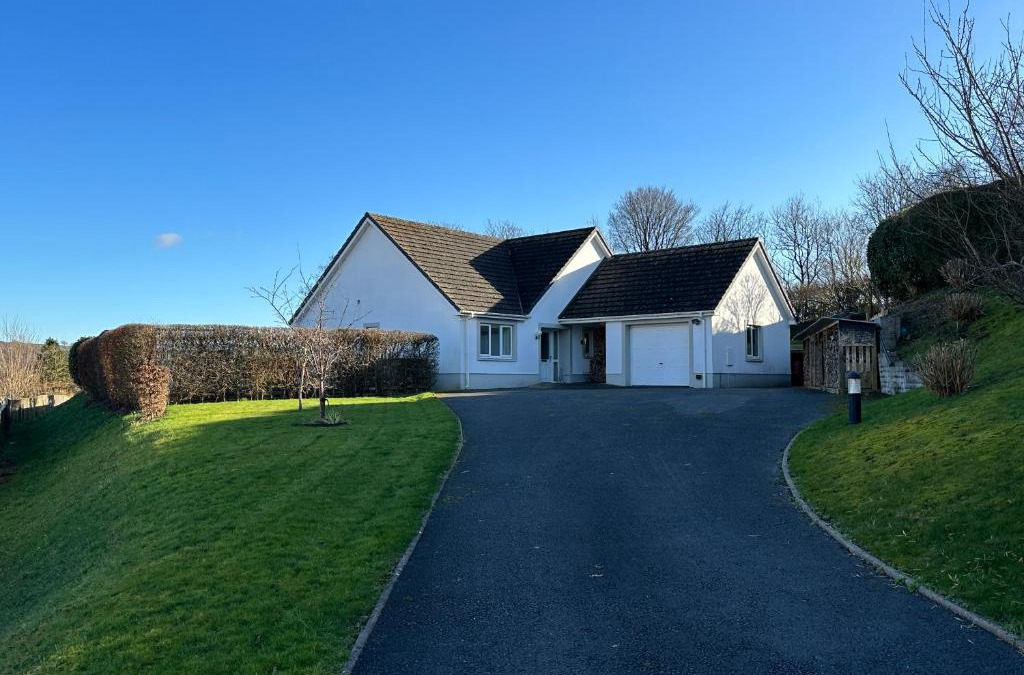 Llansteffan House | Llais Y Mor- Spacious 4 bedroom home with coastal views and nearby beach