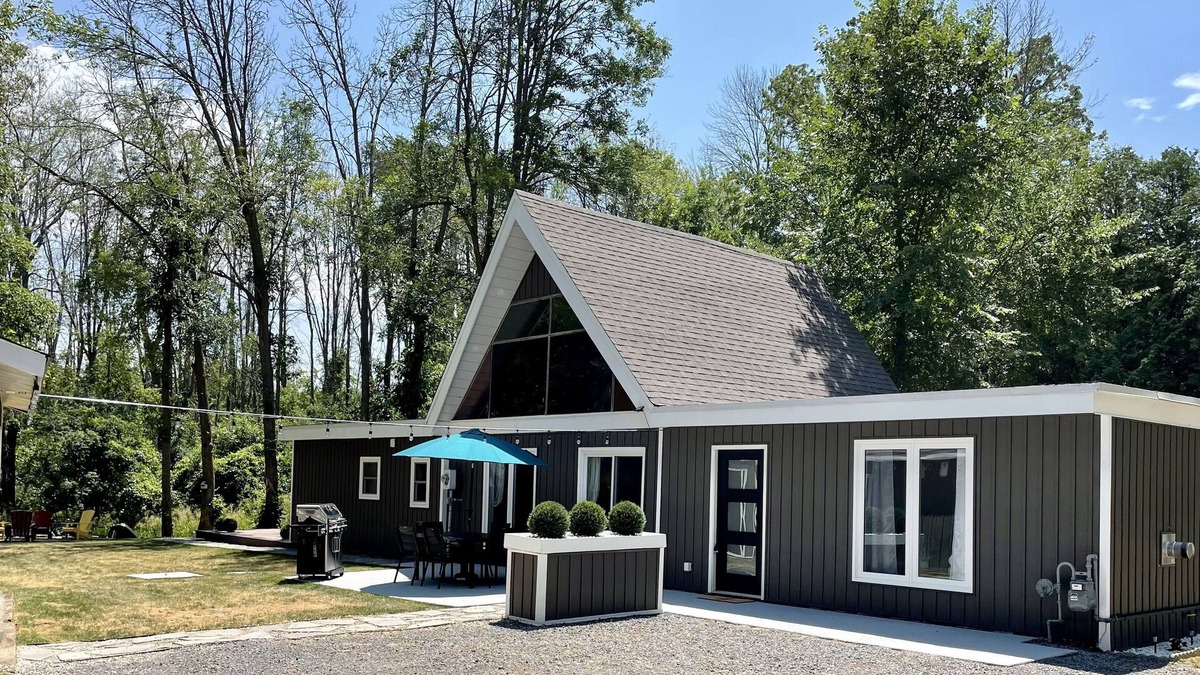 North Port Cottage | Llama Llama Cozy Cottage