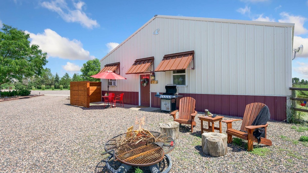 Loveland Apartment | Llama-Stay at Spooky Tooth Ranch – Mtn Views!