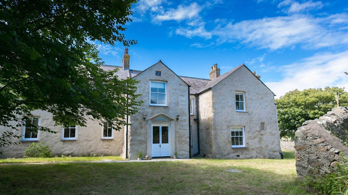 Ty Croes Cottage | Llangwyfan Isaf - a coastal that sleeps 8 guests in 5 bedrooms