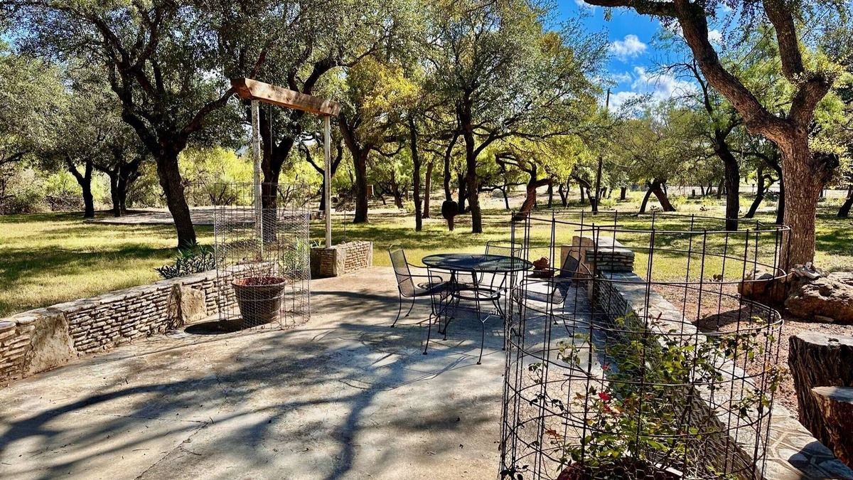 Junction House | Llano River Retreat - 5 bedrooms/4 bathrooms
