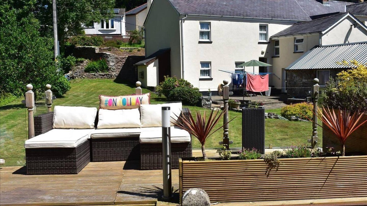 Llansteffan Cottage | Llansteffan 2-bed Cottage, Sleeps 4, Dog Ok
