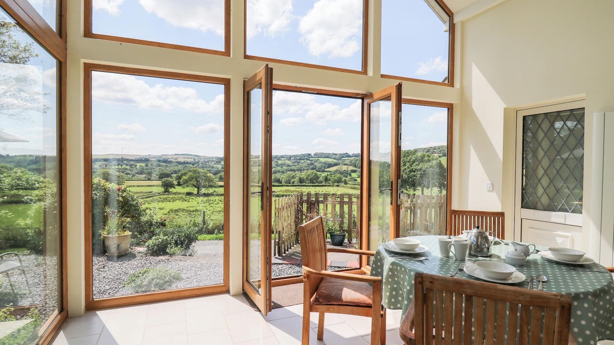 Llanwrda Cottage | Llety'r Wennol