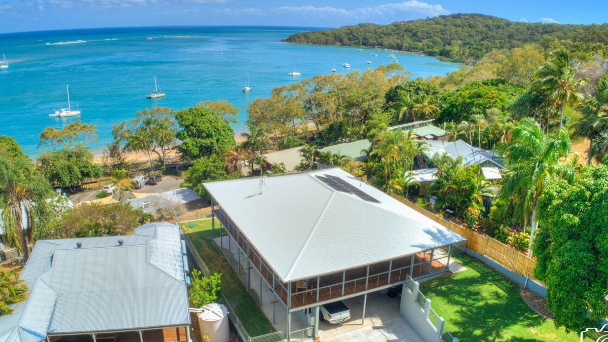 Seventeen Seventy House | LLEWELLA -1170 water views